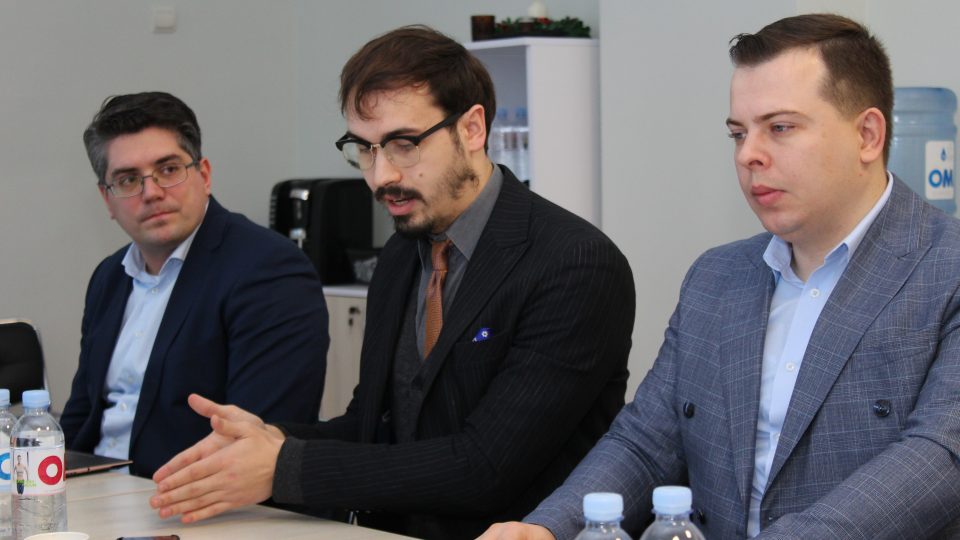 179772BB-9838-4FA9-9889-45CF2872CD4A