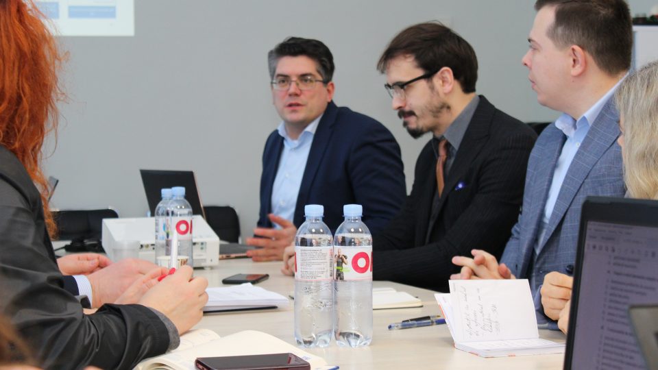 179772BB-9838-4FA9-9889-45CF2872CD4A